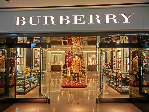 Burberry & Marketing Mix (4Ps) | MBA