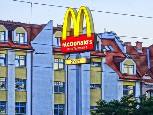 Professor Misforståelse tung McDonald's Marketing Strategy & Marketing Mix (4Ps) | MBA Skool