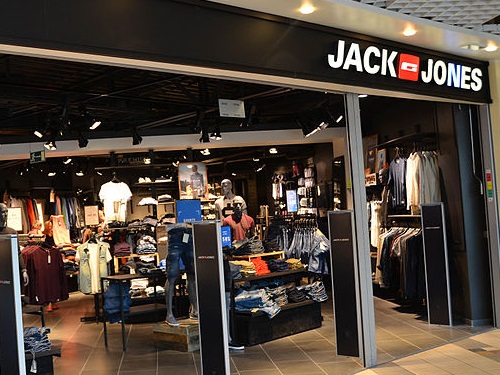 Jack and Jones Marketing Strategy & Marketing Mix (4Ps)