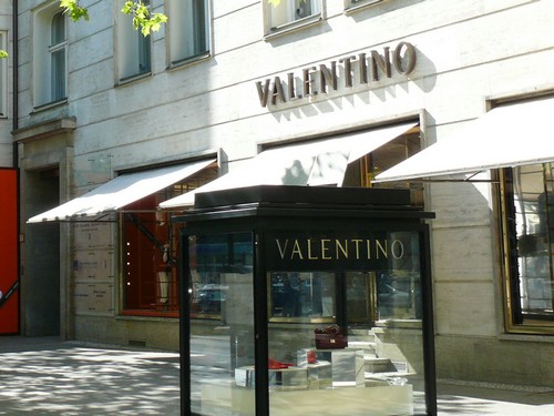 syre Modish tekst Top Valentino Competitors & Similar Companies | MBA Skool